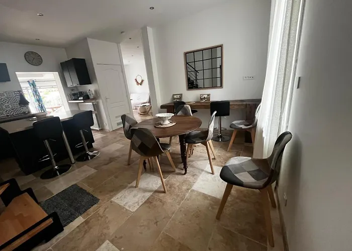 Maison De Nyaraló